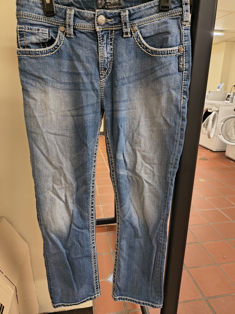 Silver Jeans Women's Straight Leg Size 30W31L